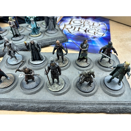 517 - Over 60 Lord of theRings Collectable Metal Figures with accompanying Magazines  by Eaglemoss