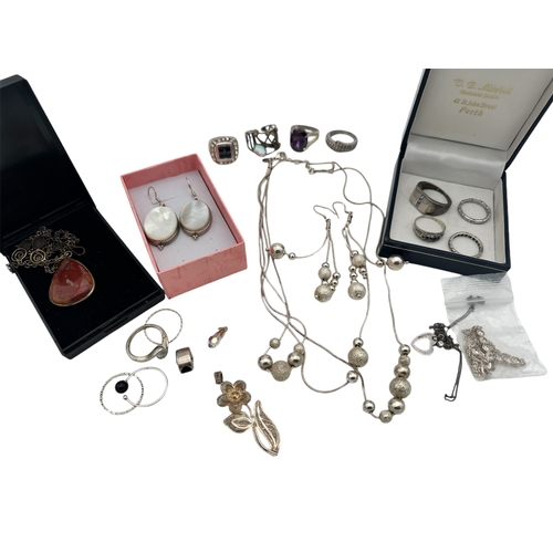 819 - Group of Silver & White Metal Jewellery