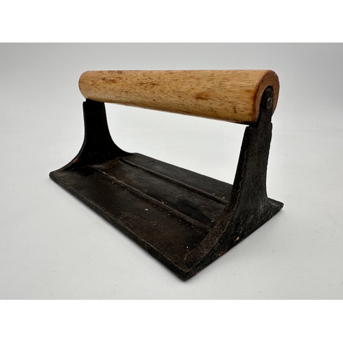 568 - Vintage Cast Iron & Wood Bacon Press