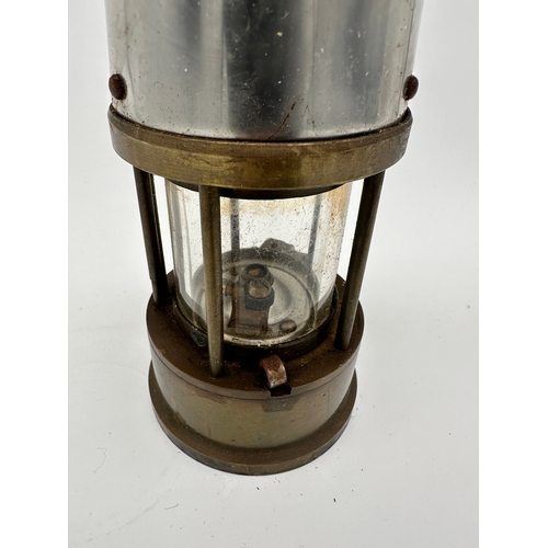 501 - Eccles No 6 Protector Lamp