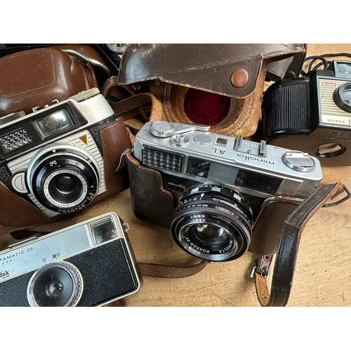 751 - Approx. 18 Vintage Cameras inc. Minolta, Praktica, Halina, Зоркий (Zorki) etc.