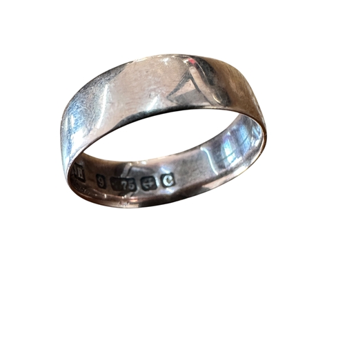 30 - Victorian Nine Carat Rose Gold Wedding Band, London 1892, size K, 2.32g...