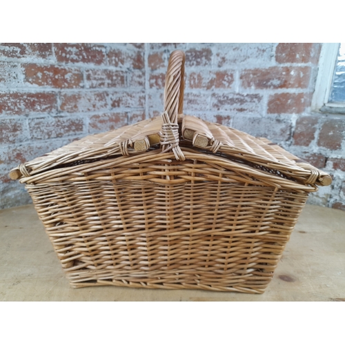 459 - Large Fortnum & Mason Picnic Hamper - 35 x 52 x 46cm