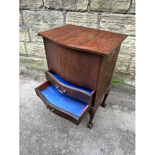 996 - Lined Vintage Sewing Table