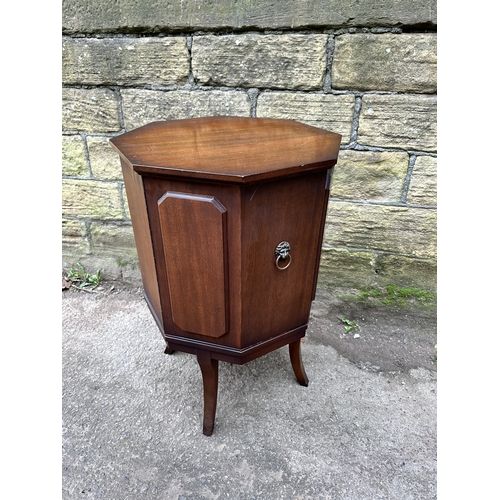 997 - Reproduction Octagonal Cellarette, Drinks Table