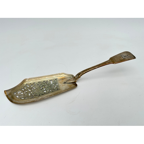 35 - George III Hallmarked Silver Fish Slice, London 1828 by William Eaton - 179.8g...