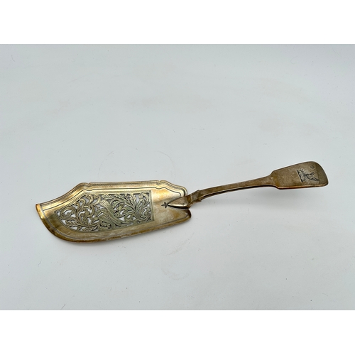 35 - George III Hallmarked Silver Fish Slice, London 1828 by William Eaton - 179.8g...