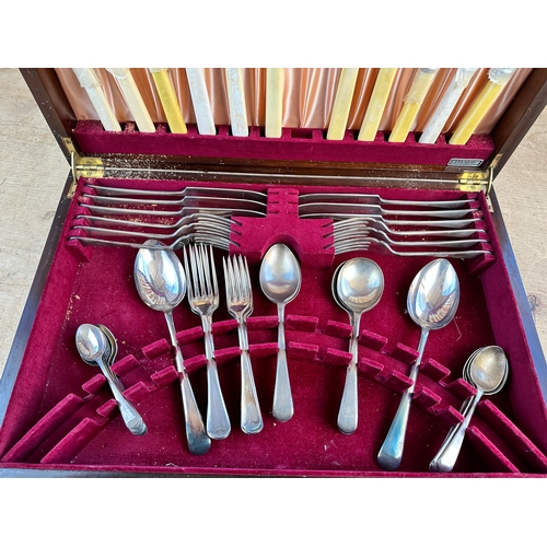 435 - Canteen of Cutlery