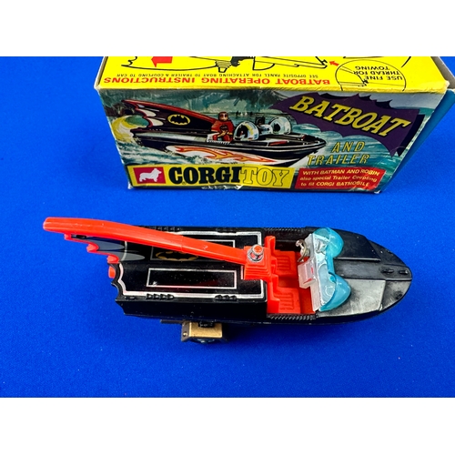 325 - Corgi Batboat with Trailer