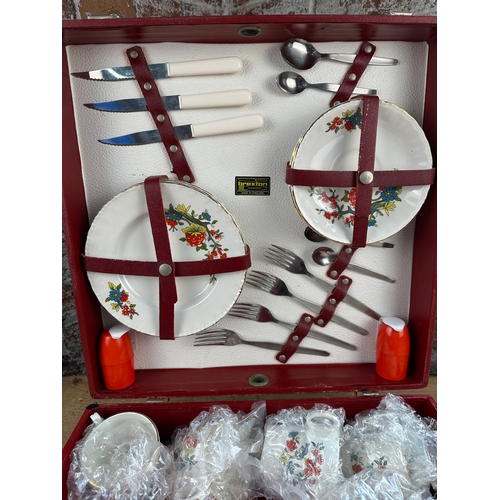 343 - Vintage Brexton Part Picnic Set in Box