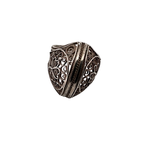 141 - Unusual Filigree Silver Ring Size S, 5.3g