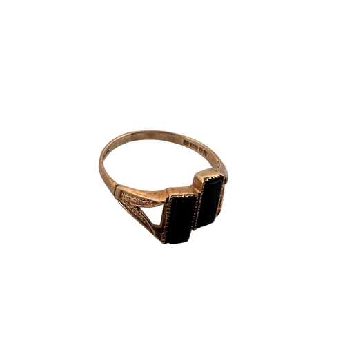 184 - Nine Carat Gold & Onyx Ring, size Q, 2g