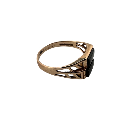 185 - Nine Carat Gold & Onyx Ring, size P, 1.75g