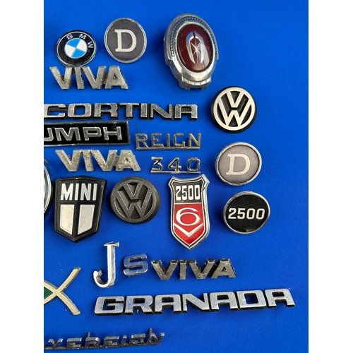 359 - Automobilia - Group of Vintage Car Badges