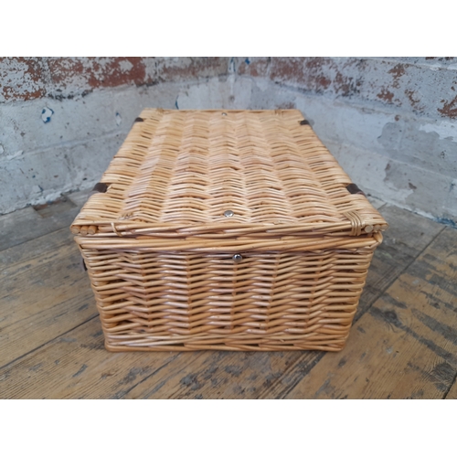 550 - Wicker Picnic Hamper w/ Leather Straps and Handles - 40 x 30 x 20cm