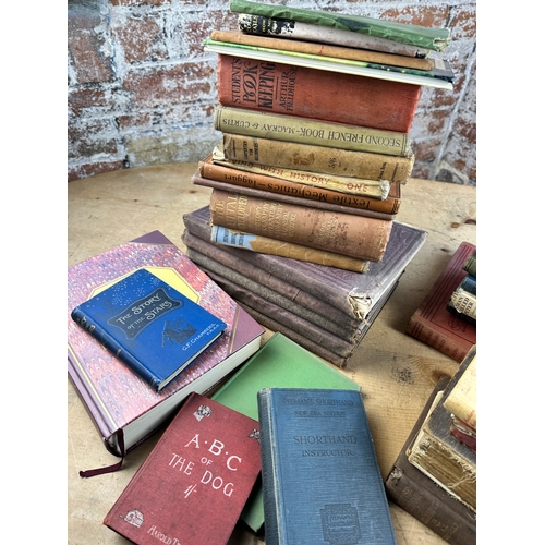 678 - Group of Vintage Books