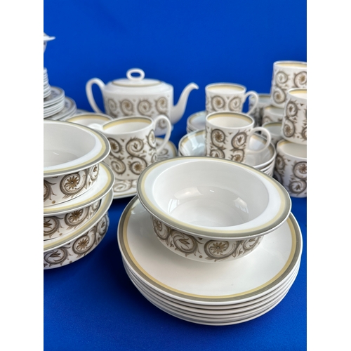 556 - Wedgwood, Susie Cooper Venetia Pattern Dinner, Tea & Coffee Service