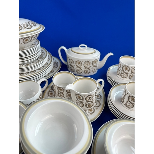 556 - Wedgwood, Susie Cooper Venetia Pattern Dinner, Tea & Coffee Service