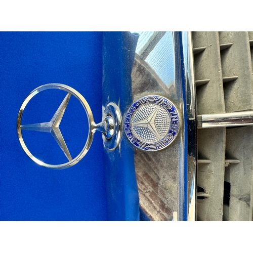 475 - Mercedes Front Grille & Badge