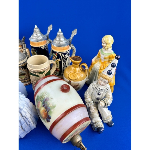 687 - Box of Collectable &n Antique Ceramics including Birds Custard Father Christmas Jug etc.