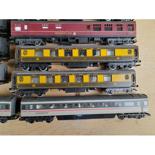 412 - Assorted Manufacturer Boxed and Unboxed OO Locomotives and Carriages