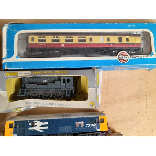 412 - Assorted Manufacturer Boxed and Unboxed OO Locomotives and Carriages