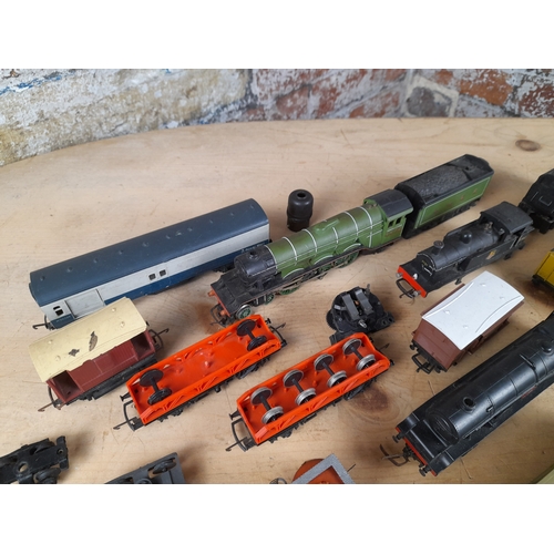 414 - Assorted Manufacturer OO Locomotives and Rolling Stock for Spares and Repairs