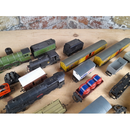 414 - Assorted Manufacturer OO Locomotives and Rolling Stock for Spares and Repairs