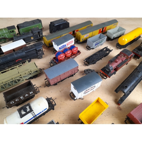 414 - Assorted Manufacturer OO Locomotives and Rolling Stock for Spares and Repairs