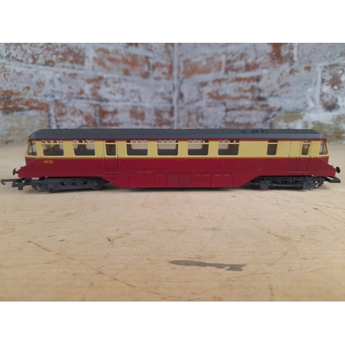 418 - Boxed Lima OO MWG 205133 and Unboxed Lima Carriages and Carriage Parts