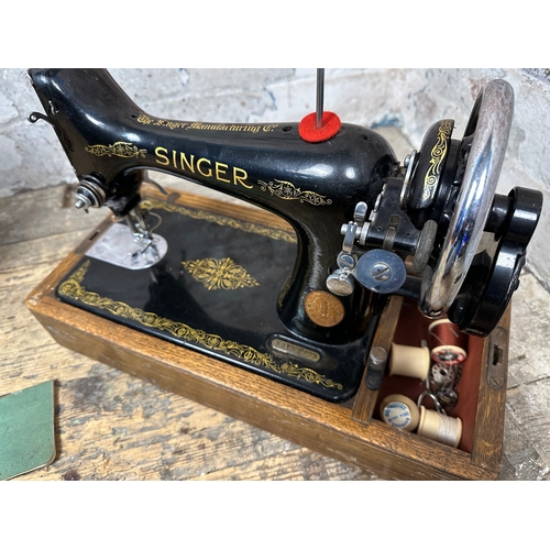 463 - Vintage Singer Sewing Machine - Fully boxed with key