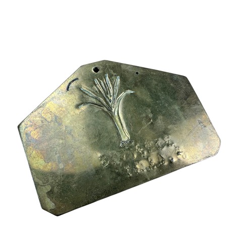 187 - Antique Brass Welsh Guards Regiment Soldiers Bed or Duty Plate, Stamped 23271923 A LLoyd