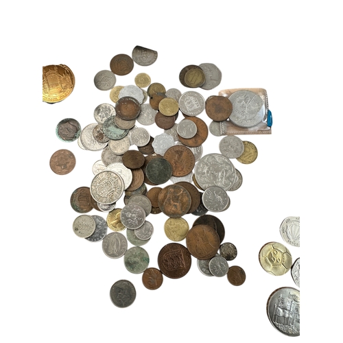 126 - Group of Vintage and Collectable UK & Worldwide Coins including 50p's, £2 uncirculated Coin Packs et... 