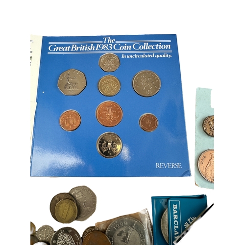 126 - Group of Vintage and Collectable UK & Worldwide Coins including 50p's, £2 uncirculated Coin Packs et... 