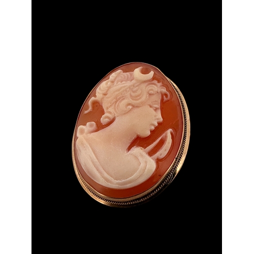 78 - Nine Carat Gold Shell Cameo Brooch/Pendant 3g