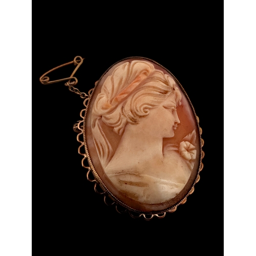 79 - Nine Carat Gold Shell Cameo Brooch 8g