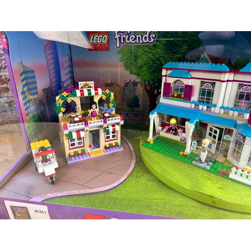 168 - Lego Friends Shop Display: 41311 & 41314