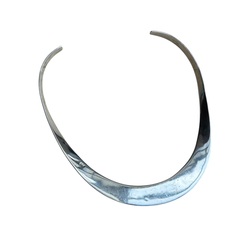 36 - Heavy Silver Torc Necklace. Stamped 925 with London Import Hallmarks for 1999. 48.9g