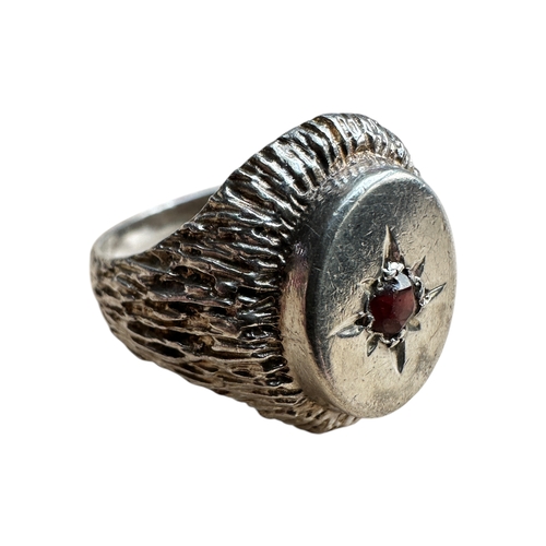 67 - Gents Textured silver & Ruby Signet Ring, London 1979, Size R, 6.3g