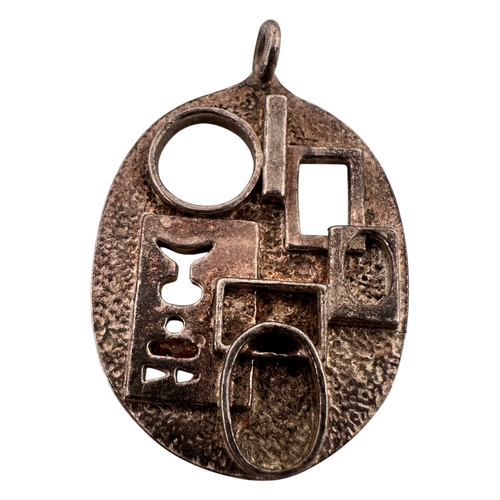 333 - Brutalist Silver Pendant. Birmingham 1976. 8.1g