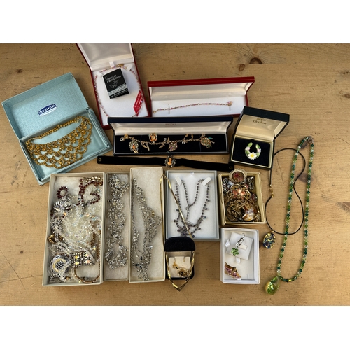 202 - Collection of Vintage and Modern Costume Jewellery