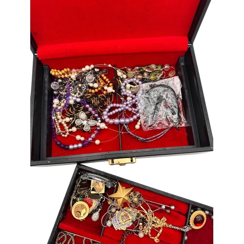 210 - Jewellery Box & Contents