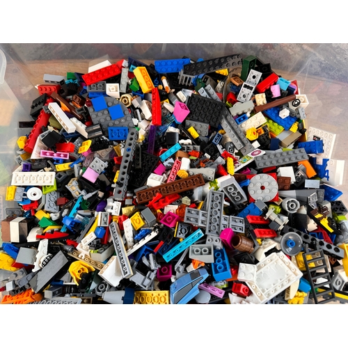 214 - Large Quantity of Vintage Lego