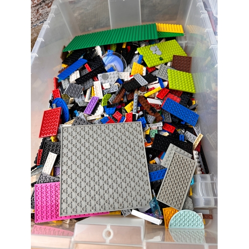 214 - Large Quantity of Vintage Lego
