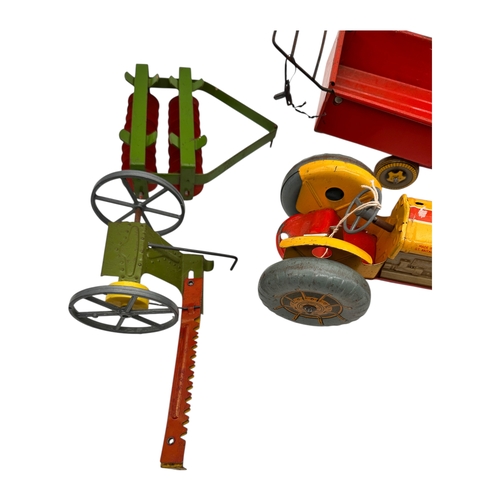215 - Mettoy Tinplate Clockwork Tractor Toy with Accessories - working