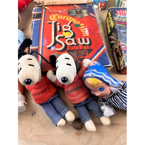 211 - Vintage Jigsaws, Dolls & Toys