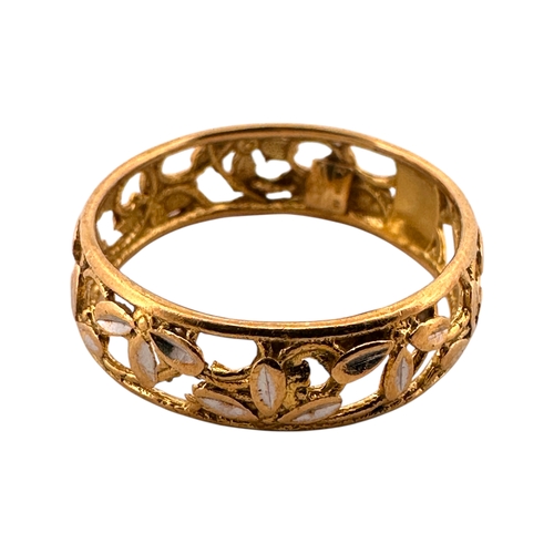 118 - Eighteen Carat Gold Band Ring with Pierced Floral Detail. Size O. 2.37g