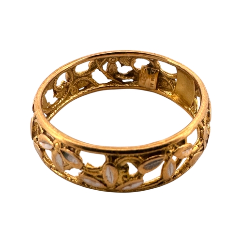 118 - Eighteen Carat Gold Band Ring with Pierced Floral Detail. Size O. 2.37g