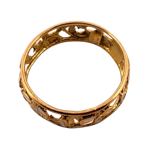 118 - Eighteen Carat Gold Band Ring with Pierced Floral Detail. Size O. 2.37g