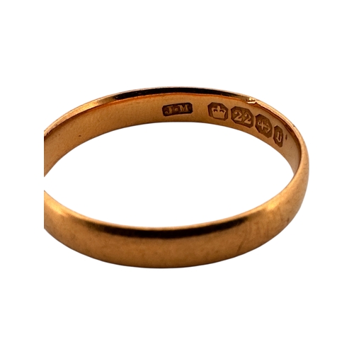 141 - Twenty Two Carat Gold Wedding Band Ring. Full Hallmarks. Size R. 3g